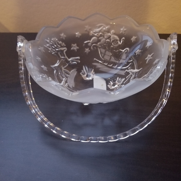 Mikasa Handled Basket - Picture 5 of 6